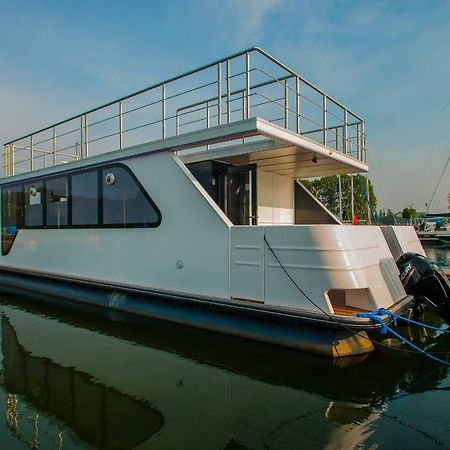Amber Houseboat Apartment Swinoujscie Bagian luar foto