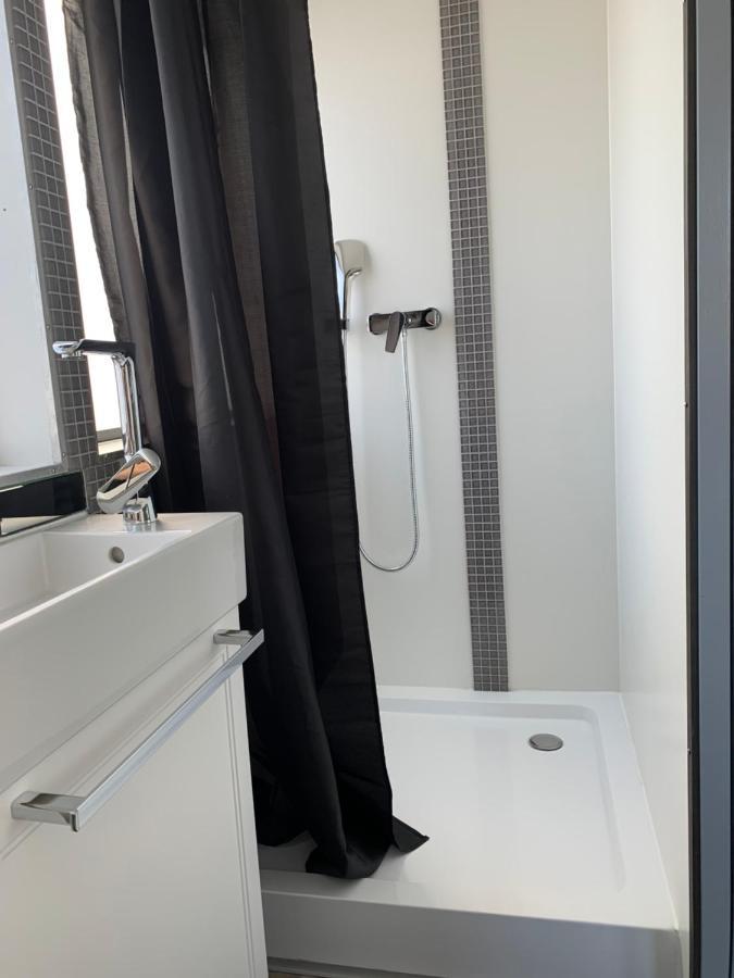 Amber Houseboat Apartment Swinoujscie Bagian luar foto
