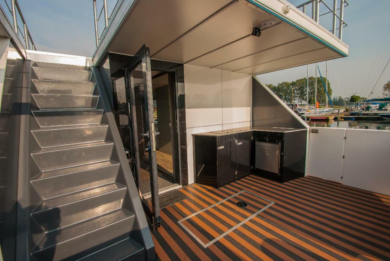 Amber Houseboat Apartment Swinoujscie Bagian luar foto