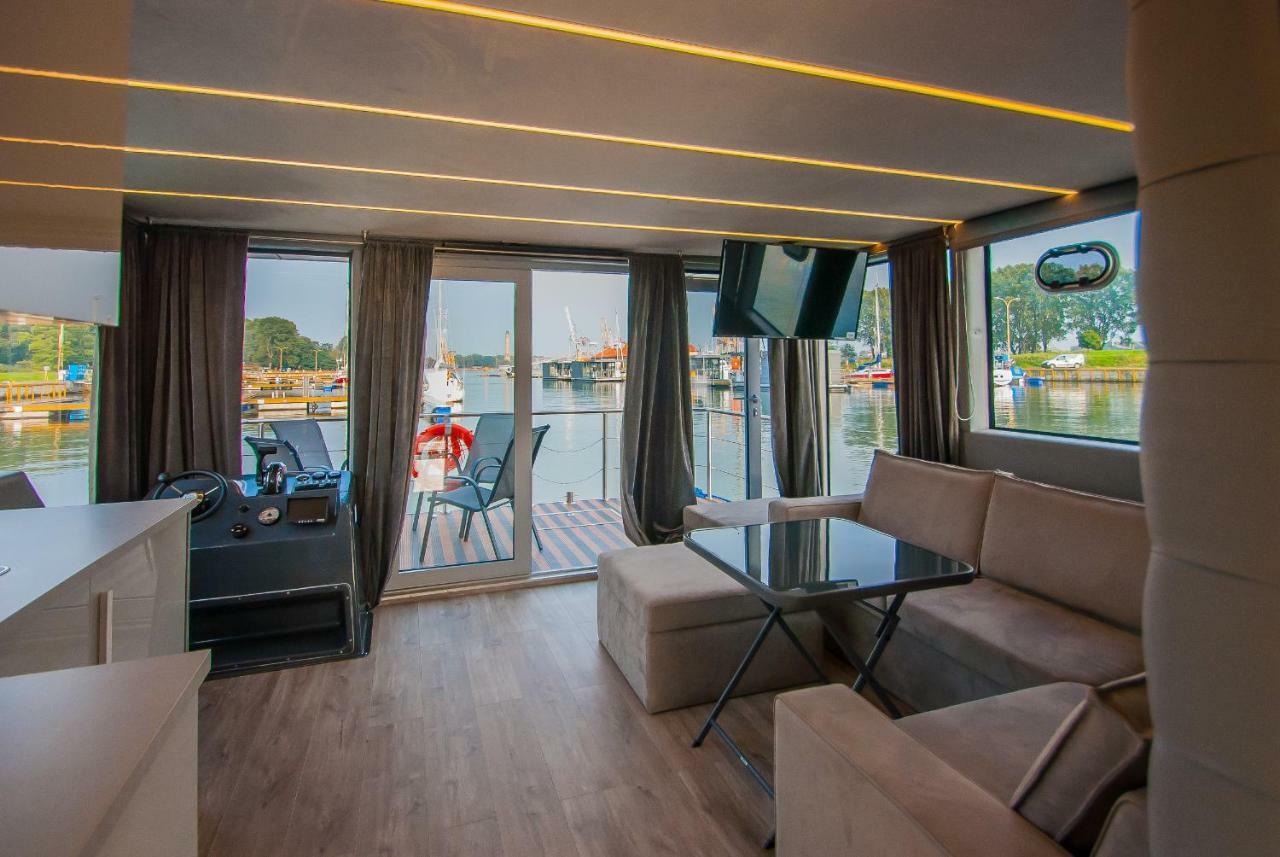 Amber Houseboat Apartment Swinoujscie Bagian luar foto