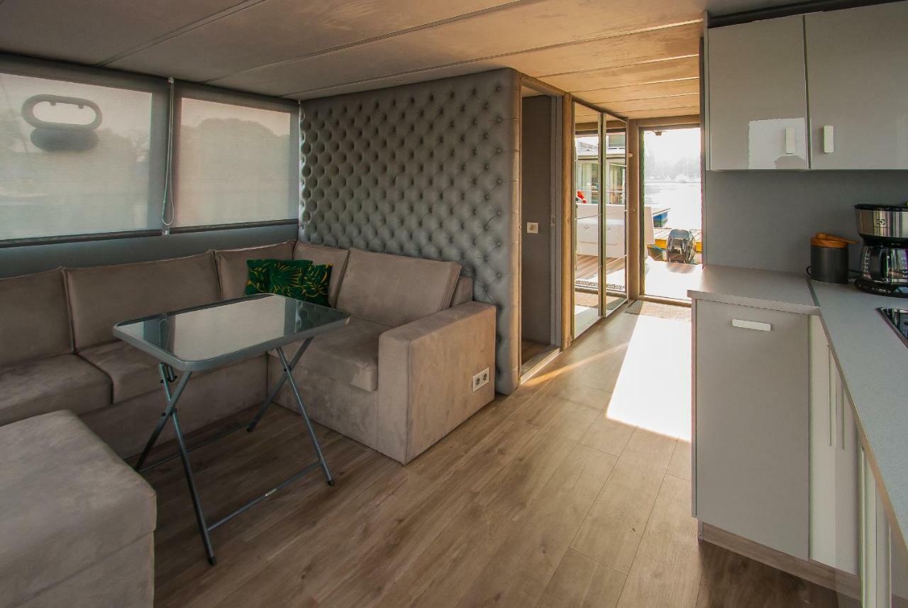 Amber Houseboat Apartment Swinoujscie Bagian luar foto