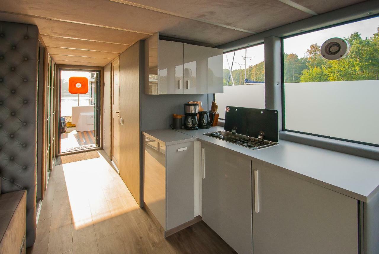 Amber Houseboat Apartment Swinoujscie Bagian luar foto